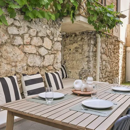 Appartement A063 Superbe 2 Avec Terrasse Centre *